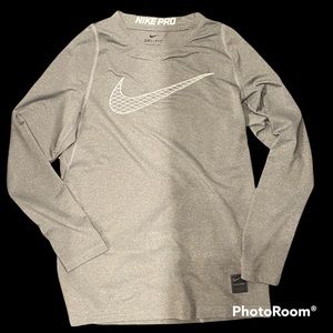 Nike youth boys long sleeve shirt.